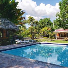 Hotel Campestre El Escape, hotel u gradu Utica
