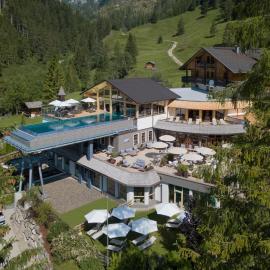 Almwellness-Resort Tuffbad, ξενοδοχείο σε Sankt Lorenzen im Lesachtal