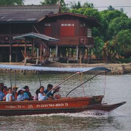 Bansuwan Homestay، فندق في أمفاوا