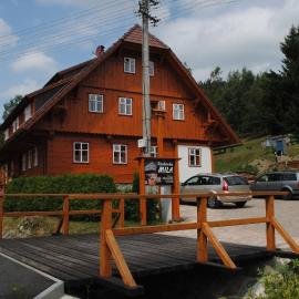 Roubenka-Mila, hotel i Ostružná