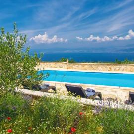 Five-Bedroom Holiday Home In Donji Humag, hotel in Donji Humac