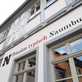 Pension Typisch Naumburg โรงแรมในเนาม์บวร์ก
