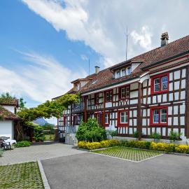 Historische Residenz Lindeneck, готель у місті Güttingen