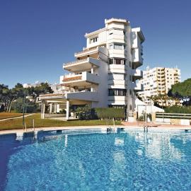 Beautiful Apartment In Calahonda, hotel in La Cala de Mijas
