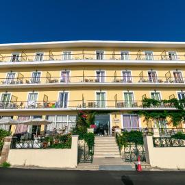 Aegli Hotel, hotel Péramában