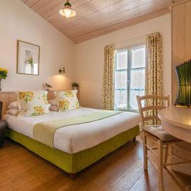 Hôtel La Galiote en Ré – hotel w mieście La Flotte