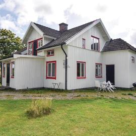 Lovely Home In Högsäter With Kitchen, hotel a Högsäter