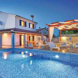 Three-Bedroom Holiday Home In Rebici, hotel a Rebići