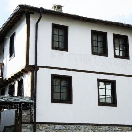 Galabova Guesthouse, hotel a Delchevo