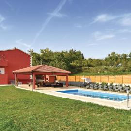 Stunning Home In Rumin With Sauna, מלון בRumin
