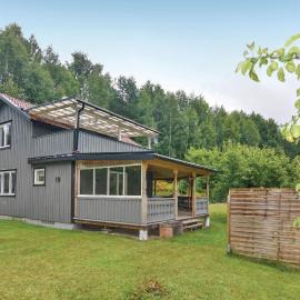 2 Bedroom Pet Friendly Home In Munkfors，Munkfors的飯店