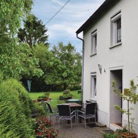 3 Bedroom Cozy Apartment In Trierweiler, hotel a Trierweiler