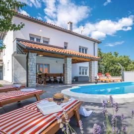 Four-Bedroom Holiday Home In Manjadvorci
