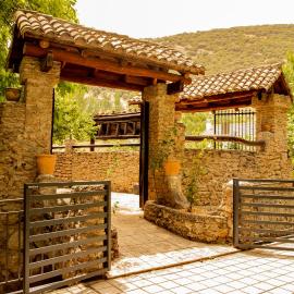 Apartamentos Rurales Labrador, hotel in Arbuniel