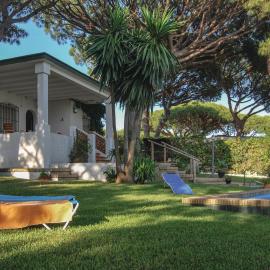 Beach Front Home In Mazagón, hotelli kohteessa Mazagón