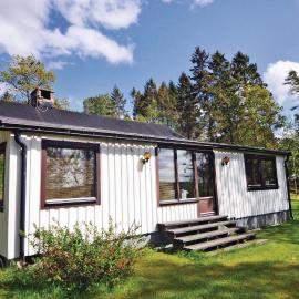 2 Bedroom Stunning Home In Uddevalla, hotel in Uddevalla