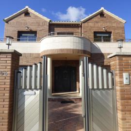 Viesnīca Chalet moderno con PISCINA en Calafell pilsētā Kalafelja