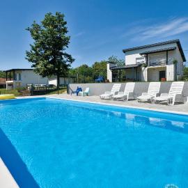 Three-Bedroom Holiday Home In Durdevac