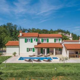 Gorgeous Home In Pican