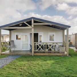 Gorgeous Home In Grandcamp Maisy, hotel in Grandcamp-Maisy