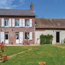 2 Bedroom Lovely Home In Trie-Château, hotel in Trie-Château