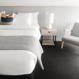Eight Spence, hotel u gradu Varnambul