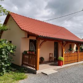 Apartma Škrilje, Hotel in Gradac