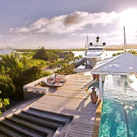 Barefoot Cay Resort, hotel din Roatán