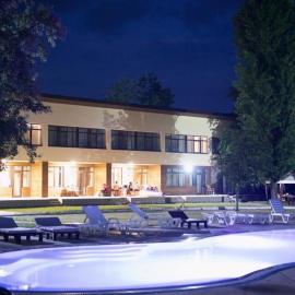 База відпочинку "РіверСайд" БАСЕЙН З ПІДІГРІВОМ, hotel din Novomoskovsk