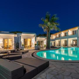 Viesnīca Omnia Mykonos Boutique Hotel & Suites pilsētā Ornosa