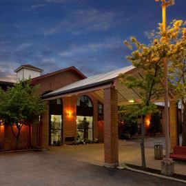 Howard Johnson by Wyndham Waukegan Great Lakes, מלון בווקיגן