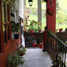 O Chaleciño, hotel v destinaci Samos