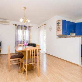 Apartman Justinić, hotel i Šilo