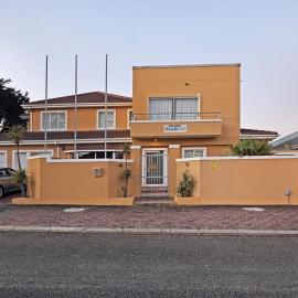 Natalie Guesthouse, хотел в Блубергстранд