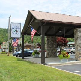 Great Smokies Inn - Cherokee، فندق في شيرروكي