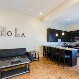 Beautiful Condos Steps from French Quarter and Bourbon St, hotel in New Orleans