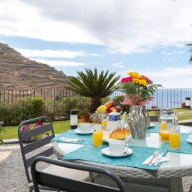 Zeza´s Garden, hotel din Calheta