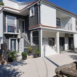 Jeli Apartments, hotel in Starigrad