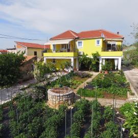 Senkini Dvori, hotel in Sutomišćica
