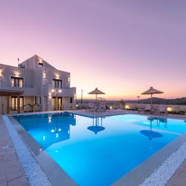 Ivoni Villa, Spacious Family Retreat, Pool & Play