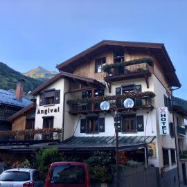 부르생모리스에 위치한 호텔 Hôtel Restaurant Angival - Chambres et Appartement