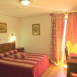 Hotel Jacobeo, hotell i Belorado