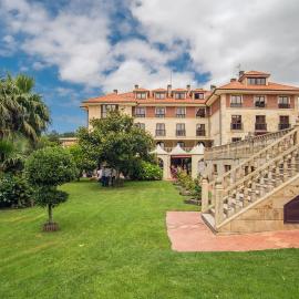 Hotel Spa Villa Pasiega, מלון בהוזנאיו