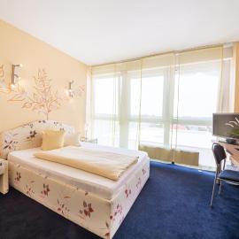 Europa Hotel Garni free parking, хотел в Фюрт
