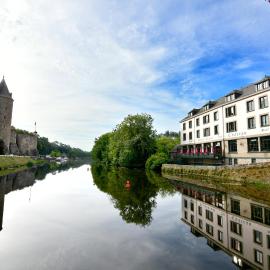 Hôtel Restaurant Du Château, hotel u gradu 'Josselin'
