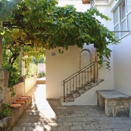 Spacious 4-Bedroom House with Sea Views