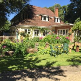 Kingswood Cottage, готель у місті Ліндгерст
