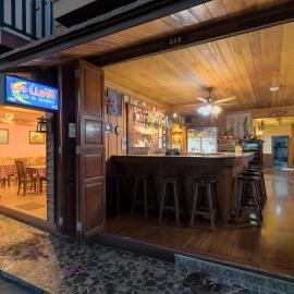 La Luna Italian Restaurant & Accommodation, hotel in Ko Lipe