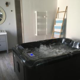 Gîte avec jacuzzi privatif à proximité de l'océan