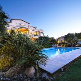Luxury Villa Allure, Hotel in Dhafnés